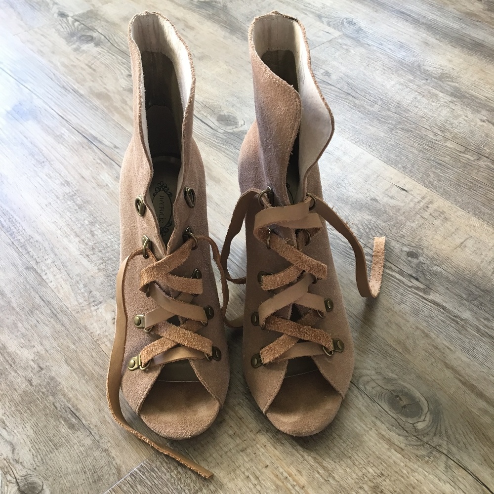 Raven Booties in Stone